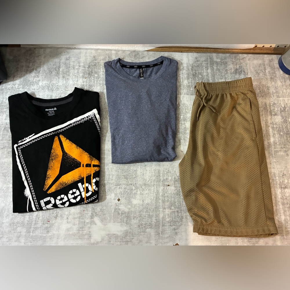 Boys 3 Piece Athletic Set. Clean and in Great Condition. Size XL (14/16). $10